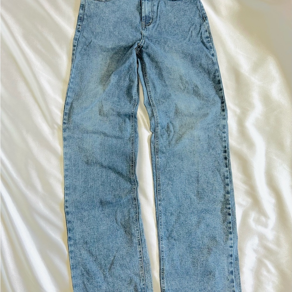 Blue Straight Leg Jeans with Classic Denim Style